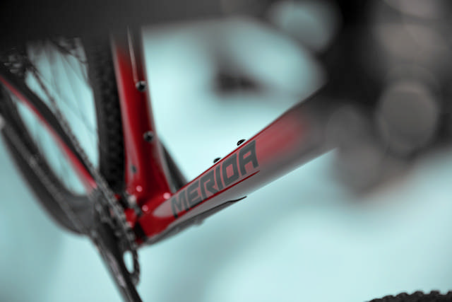 SPEEDER 200 MAT SORT/SØLV XS 47CM